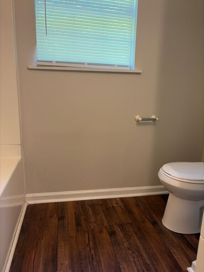 Foto del edificio - ***AVAILABLE NOW!!*** BEMIS LOCATION- PERFECT 3 BEDROOM FAMILY HOME!!!!