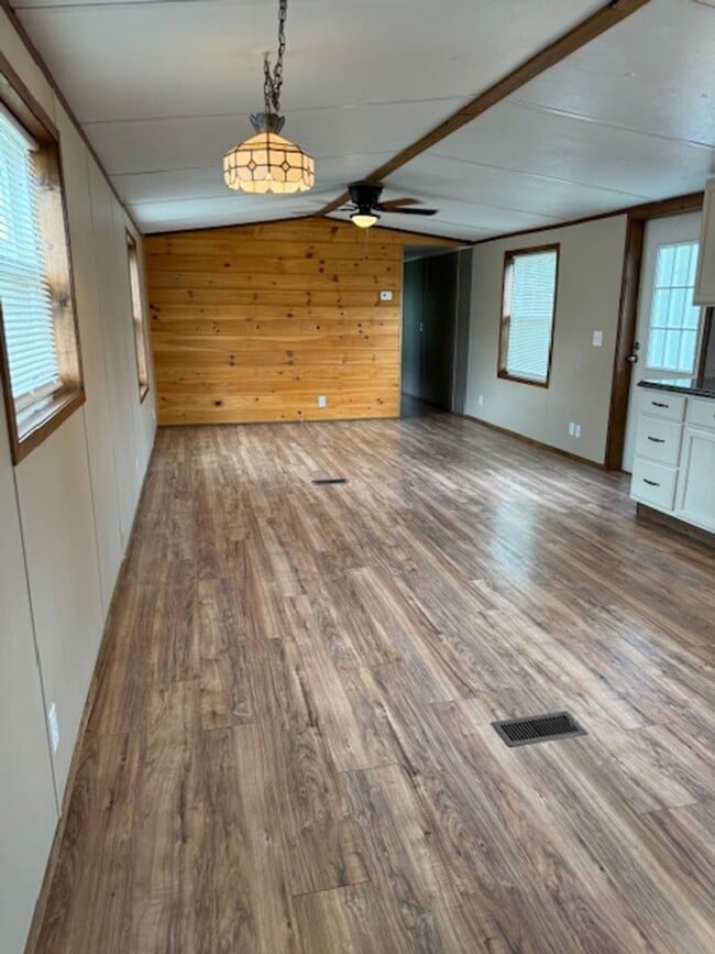 Building Photo - Greenback 37742 - 3 bed 2 bath mobile home - Lease-to-Own Option -  call Troy Adams 865-233-6949