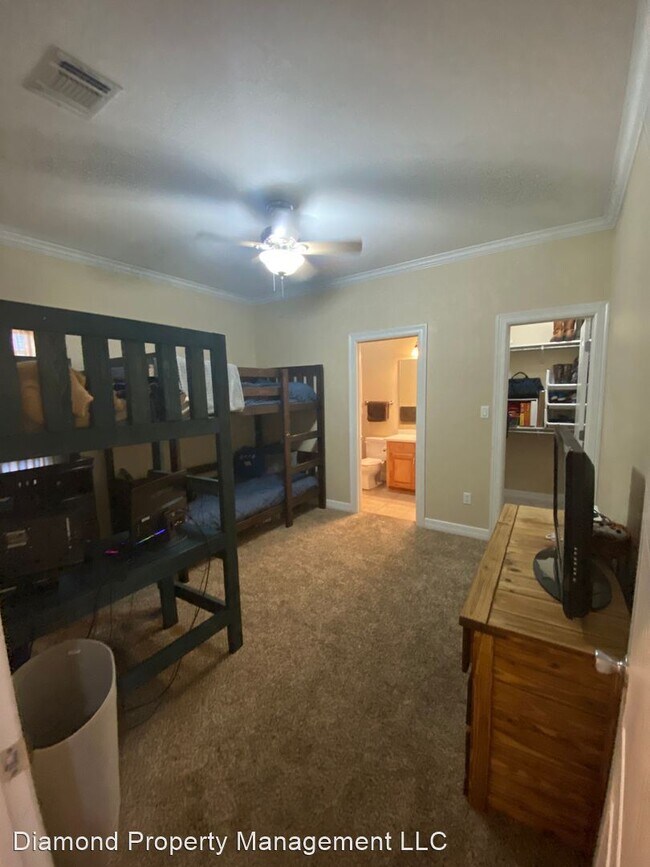 Building Photo - 4 br, 3 bath House - 2540 Bloomfield