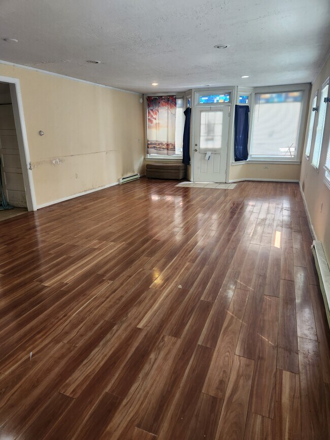 Foto del edificio - 233.5 Porter Ave