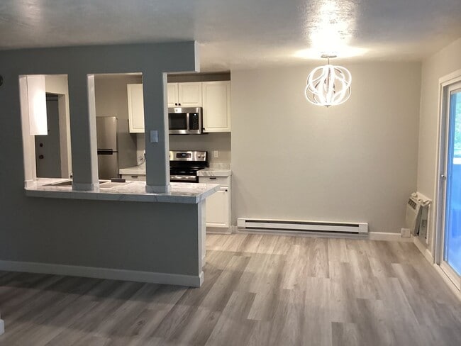 Building Photo - BEAUTIFUL - REMODELED 2 BEDROOM/1 BATH CON...