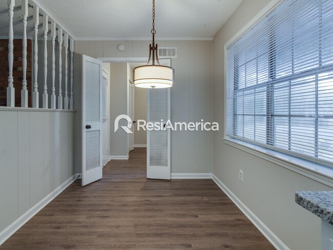 Building Photo - Large, Renovated 3BR/3B Home in 38125!