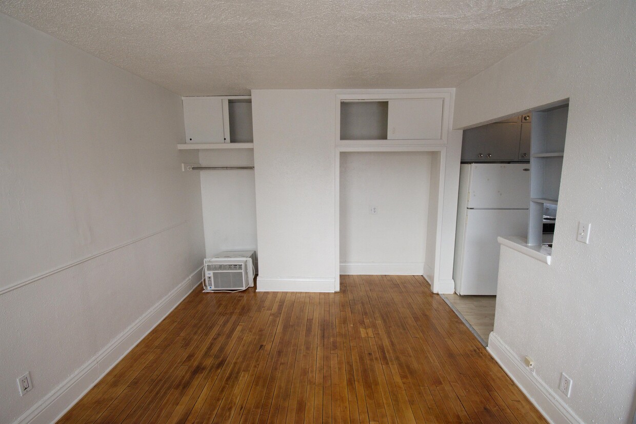 Primary Photo - 222 4th St S