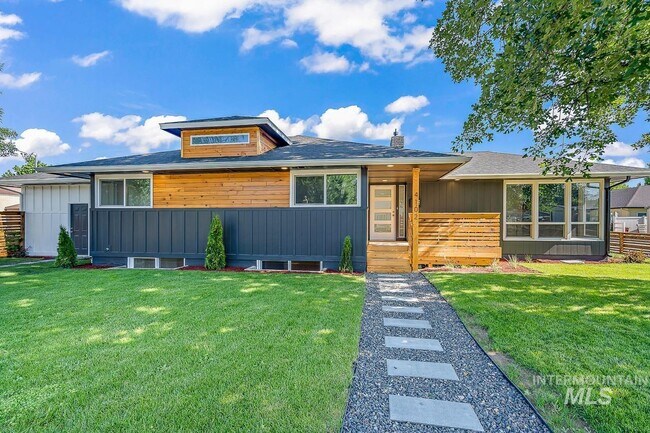 Building Photo - 4102 W Kootenai St