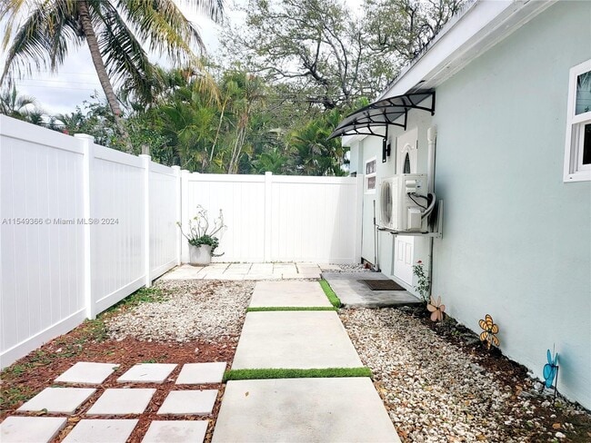 Building Photo - 6829 SW 13th St