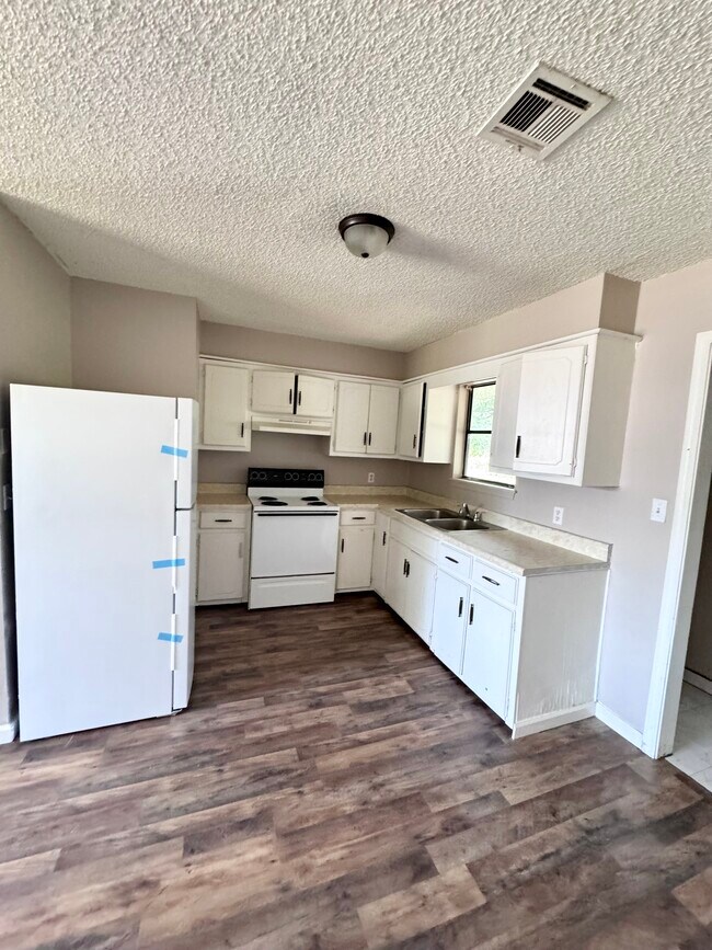 Foto del edificio - East County Estates Duplex