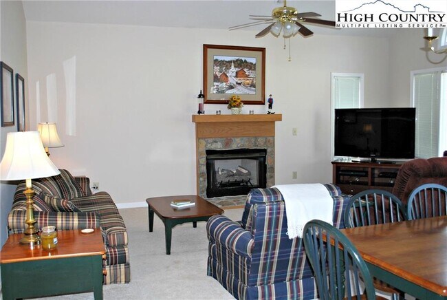 Building Photo - 341 E Landing Dr