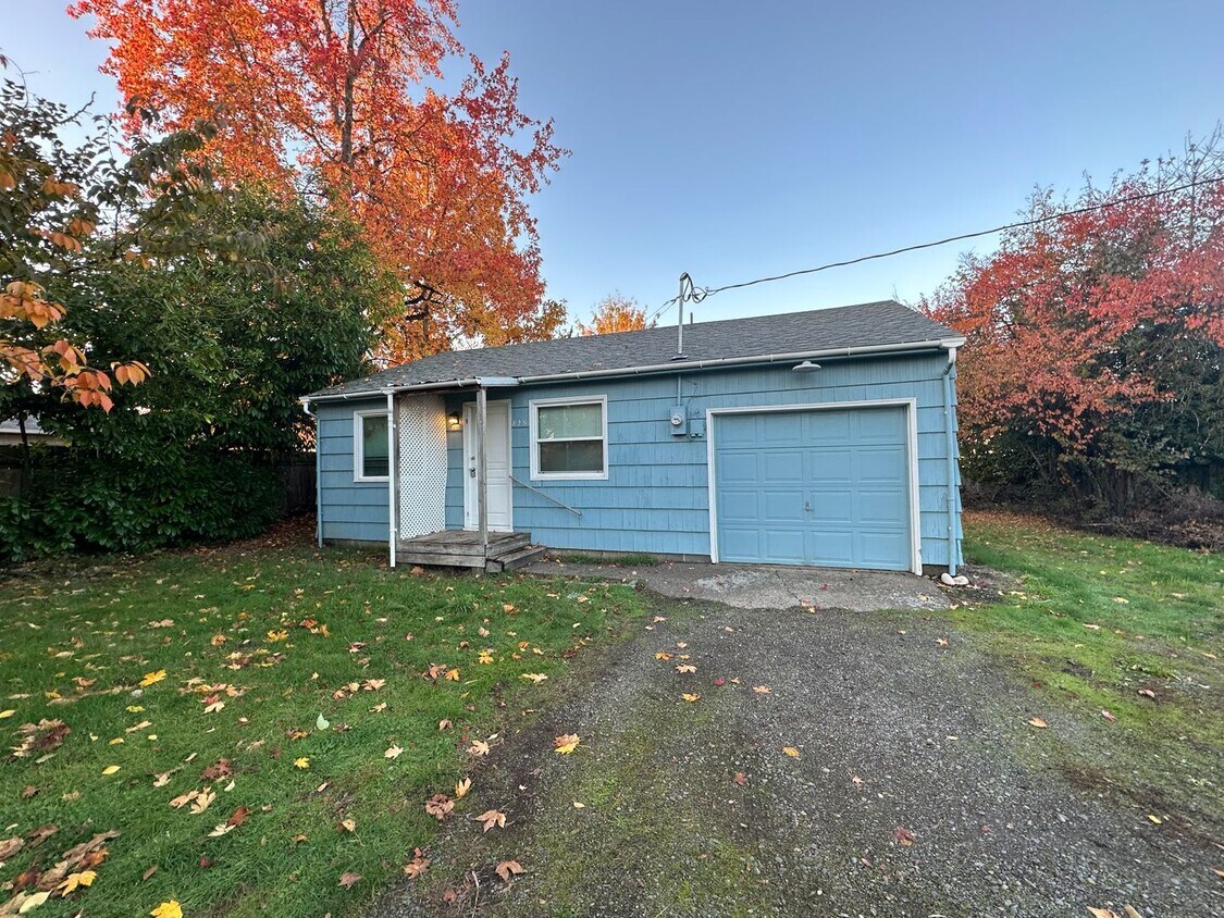 Foto principal - 825 Churchdale Ave NE