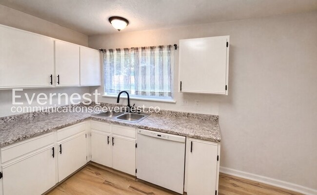 Building Photo - 129 Royallbrook Ln