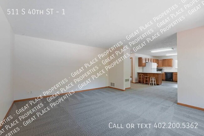 Building Photo - 3 Bed 2 Bath Duplex