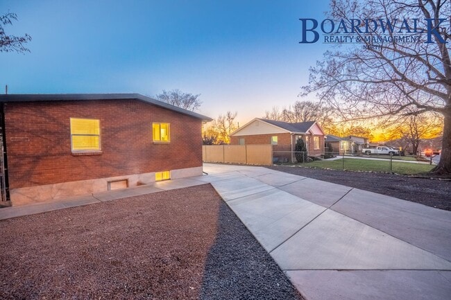 Building Photo - Newly Remodeled 3 Bedroom East of Harrison Blvd!