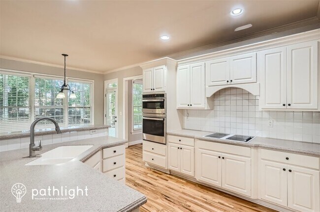 Foto del edificio - 2340 Wood Creek Court
