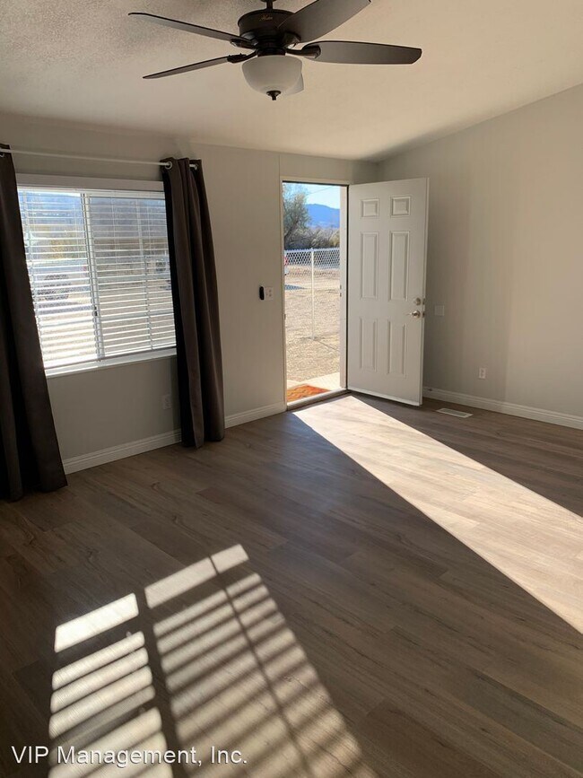 Building Photo - 3 br, 2 bath House - 9529 Visalia Ave