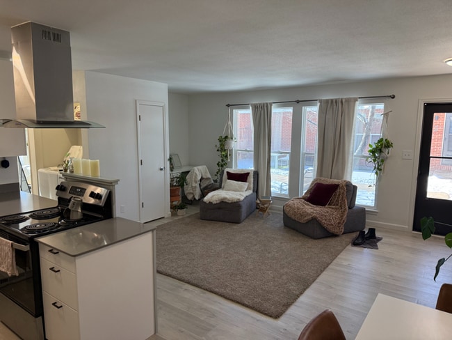 Building Photo - 1746 Azalea Dr