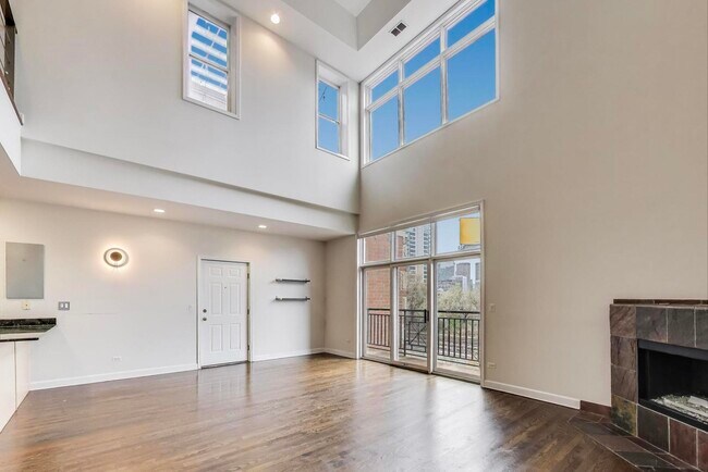 Building Photo - 816 W Hubbard St