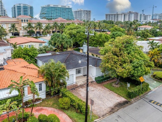 Foto del edificio - 9441 Byron Ave