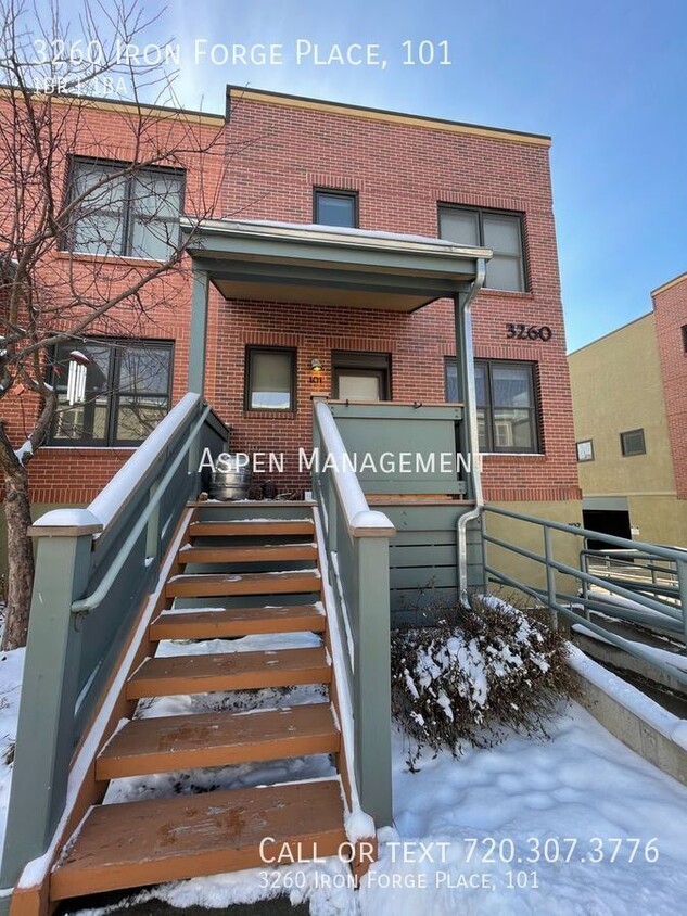 Foto principal - 3260 Iron Forge Pl