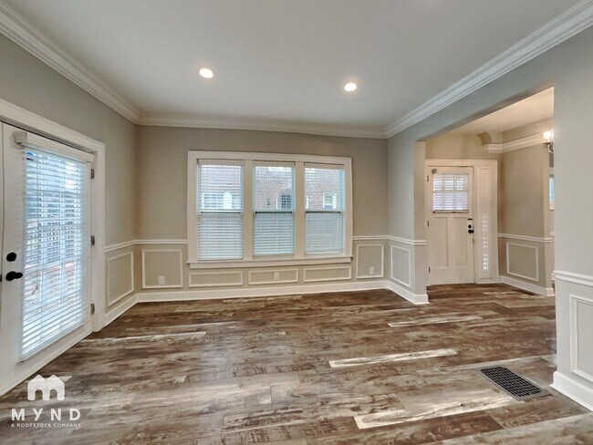 Foto del edificio - 563 E 37th St