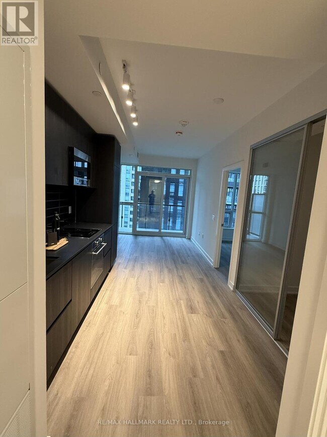 Photo du bâtiment - 110 Broadway Ave