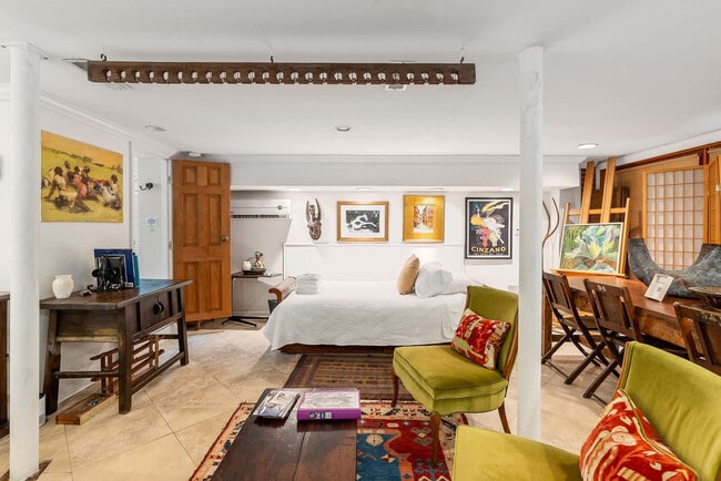 Building Photo - 1023 Crawford St