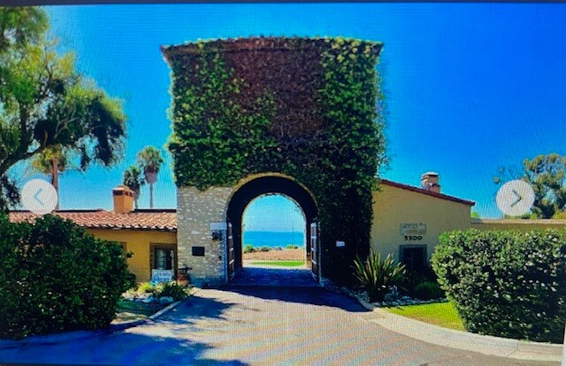 Foto principal - 5500 Palos Verdes Dr S