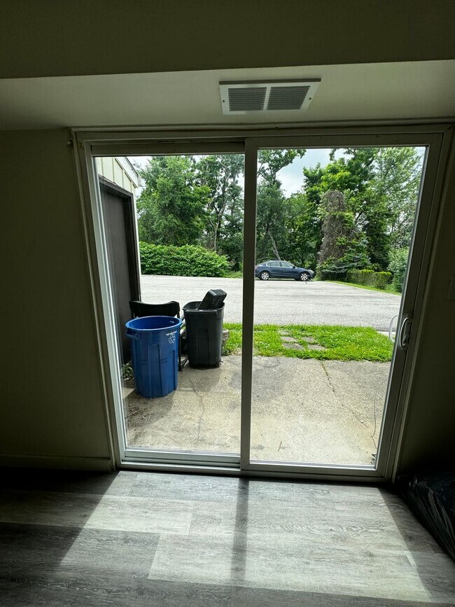 Building Photo - Updated Greenfield Three Bedroom Duplex!