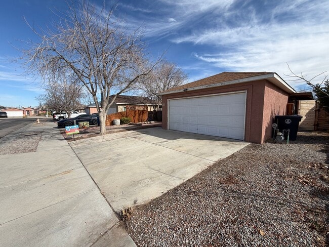 Building Photo - 3 Bedroom Single Story Home Available Near Unser Blvd SW & Bridge Blvd SW!