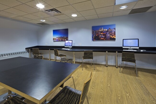 Building Photo - 798 Richmond Street West