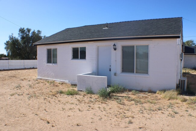Building Photo - Charming 2-Bed, 1-Bath Home with Inviting ...