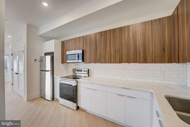 Foto del edificio - 4200 Lancaster Ave