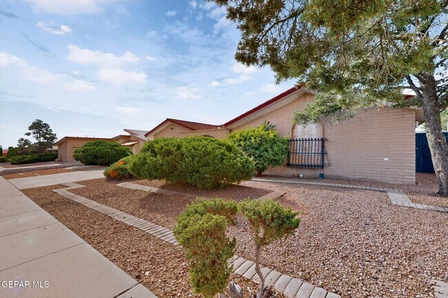 Building Photo - 4536 R L Shoemaker Dr
