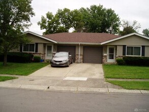 Building Photo - 728-728 Red Deer Ln