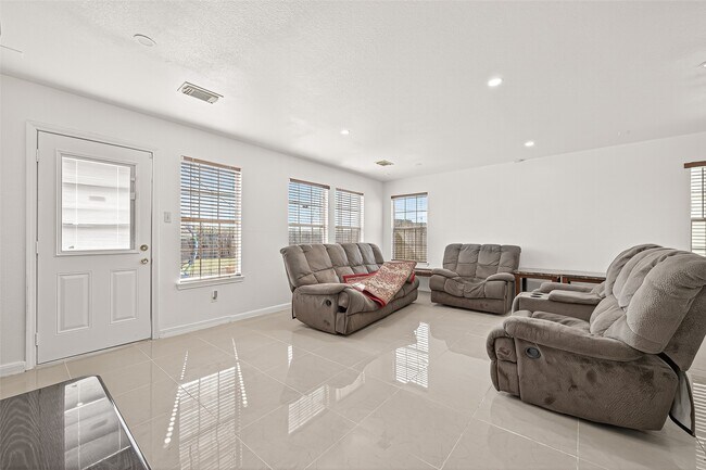 Building Photo - 15707 Crooked Arrow Dr