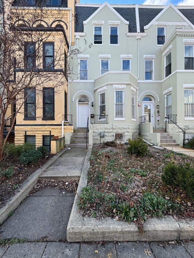 Primary Photo - Lovely 1 Bedroom 1 Bath In Columbia Height...