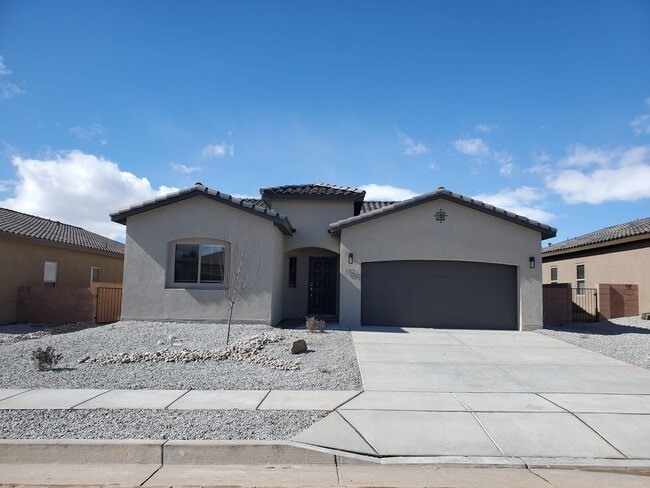 Building Photo - Los Lunas 3 bedroom! Tile Throughout! Refrigerated Air! Spacious living area