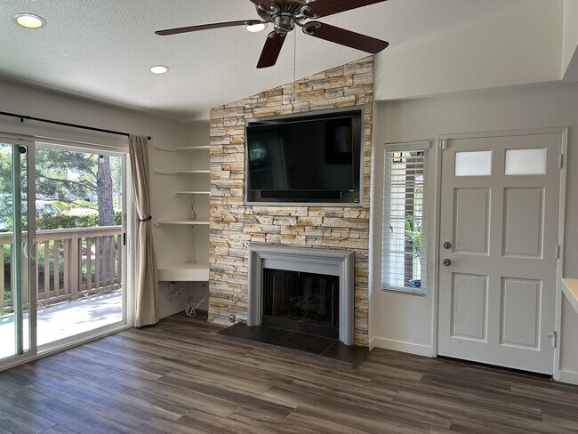 Building Photo - 24 Acalla