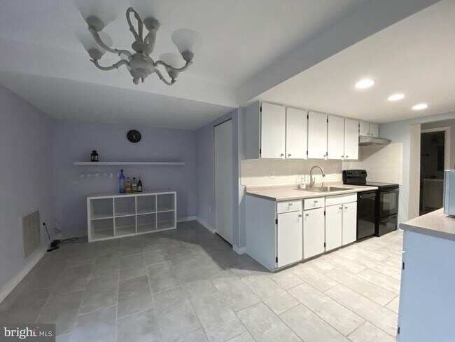 Building Photo - 13139 Dairymaid Dr