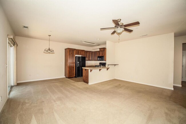 Foto del edificio - 4 Bedroom home in Shasta View Gardens!