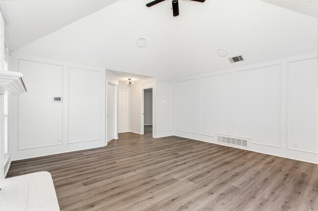 Foto del edificio - 1016 Willowbrook Trail