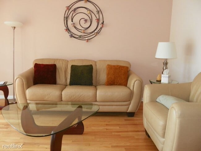 Building Photo - 2 br, 2.5 bath Townhome - 135 LP DANBURY CT