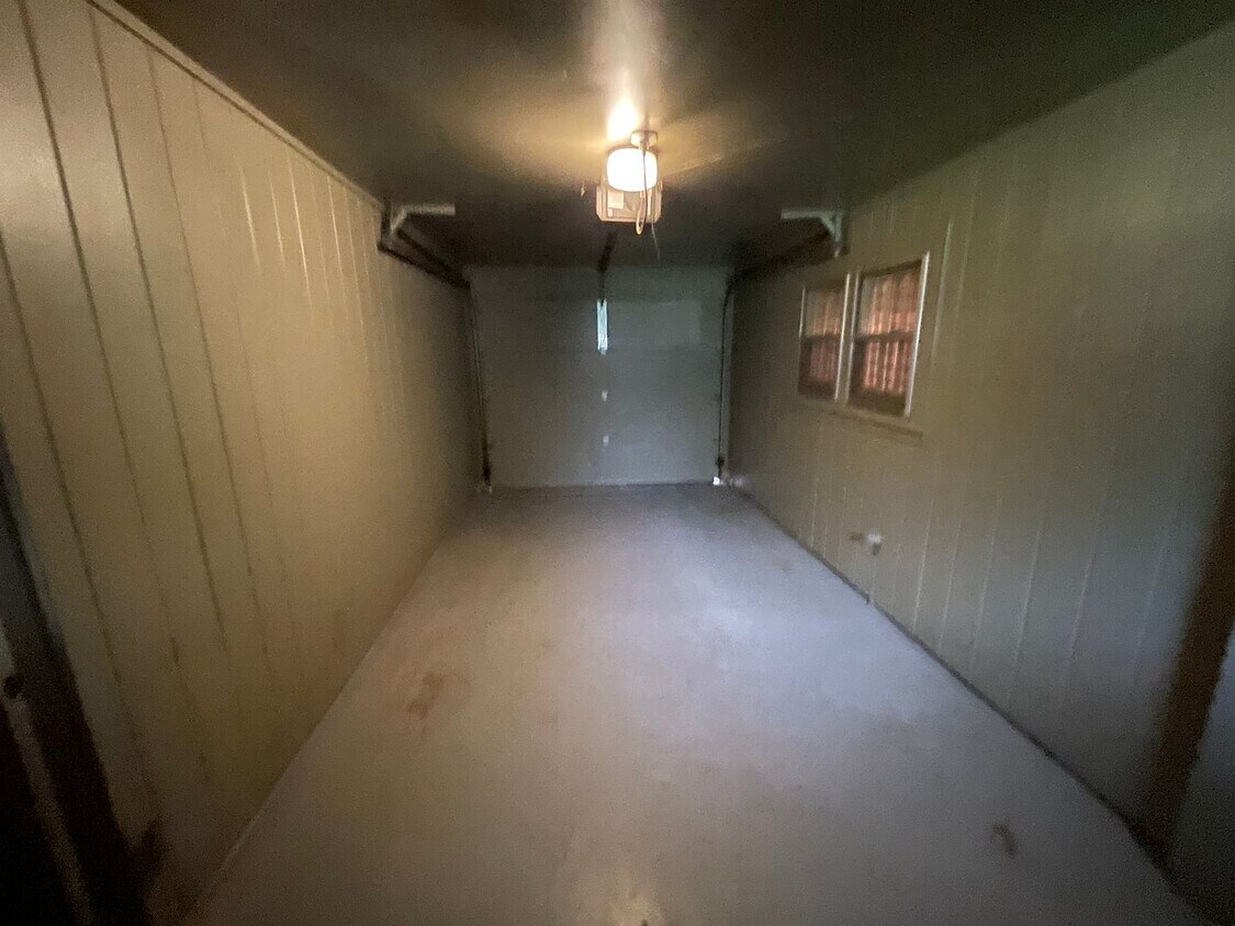 Foto principal - Spacious 3 bedroom, 2 bath