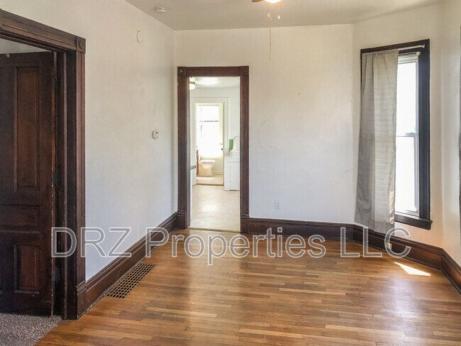 Foto del edificio - 1012 Bridge St NW