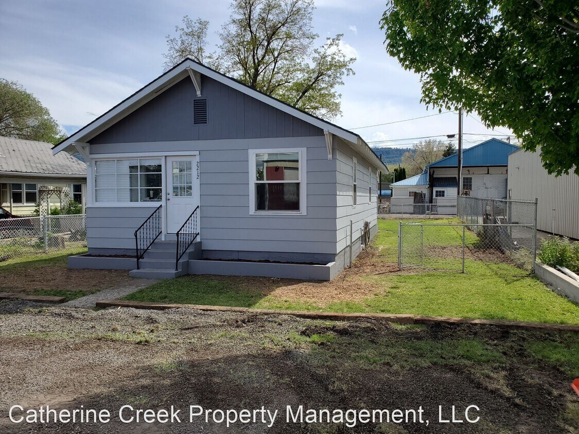 2 br, 1 bath House 2212 Jefferson Avenue House Rental in La Grande