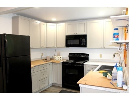Building Photo - 92 Sawmill Rd