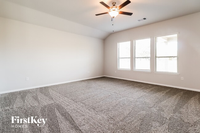 Building Photo - 14715 Country Club Dr