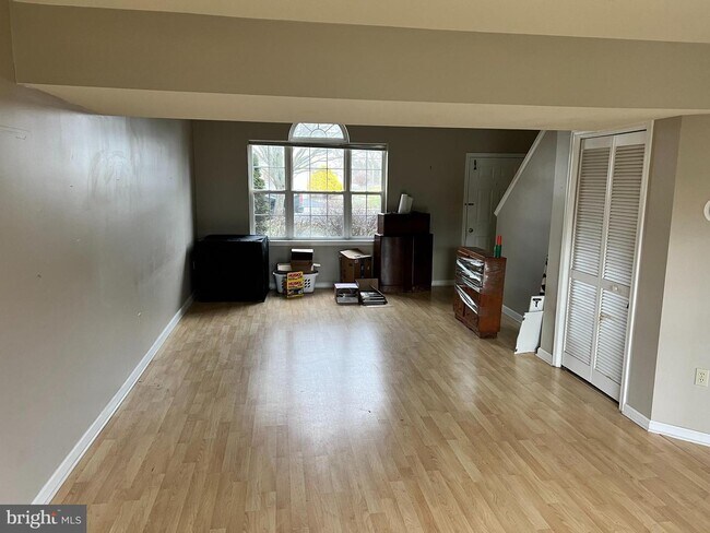 Building Photo - 1557 MacIntosh Way