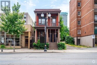 Building Photo - 243-243 King St W