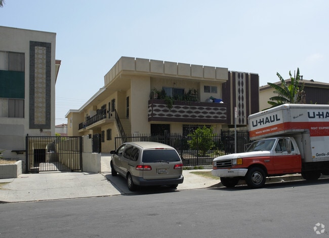 Foto del edificio - 4942 Rosewood Ave