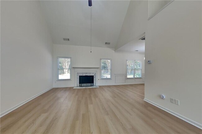 Building Photo - 2012 Grove Park Ct