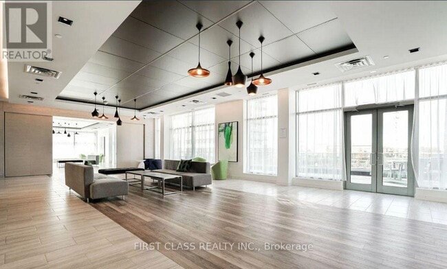 Building Photo - 4677 Glen Erin Dr